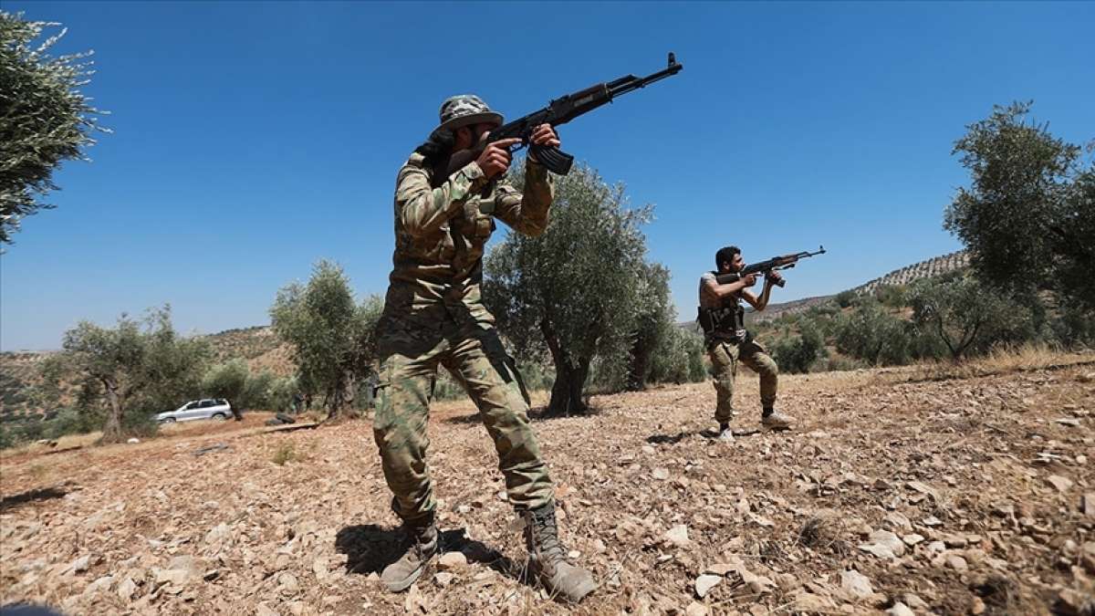 Suriye'de YPG/PKK'lı teröristlerin askeri muhaliflerin cephe hattına saldırısında 4 SMO as