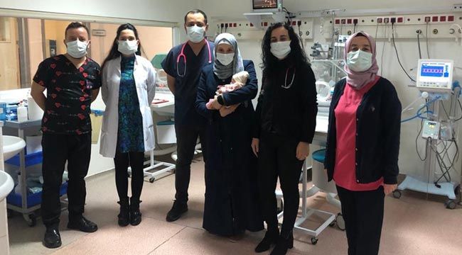 Suriyeli ailenin 450 gram doğan bebeği hayata tutundu