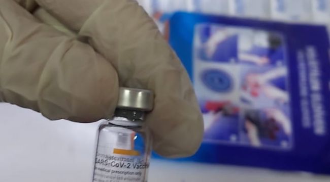Suriyeli doktorlar Gaziantep'te virüs aşısı oldu