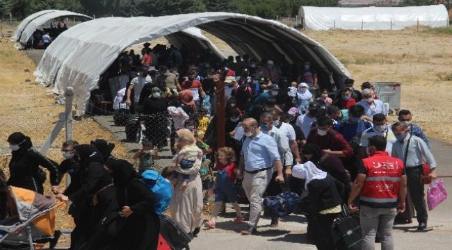 Suriyelilerin vatan hasreti sıcaklık dinlemiyor