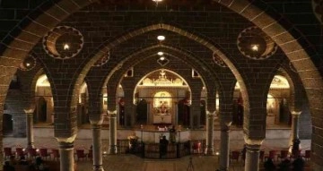 Surp Giragos Ermeni Kilisesi’nde 8 yıl sonra ilk Noel ayini