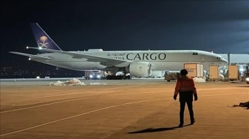 Suudi Arabistan, Türkiye ve Suriye'deki depremzedeler için 19'uncu yardım uçağını gönderdi