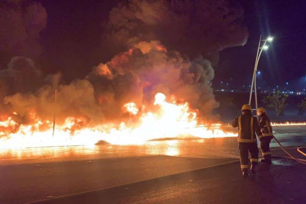 Suudi Arabistan'da akaryakıt tankerinde çıkan yangın 10 araca sıçradı
