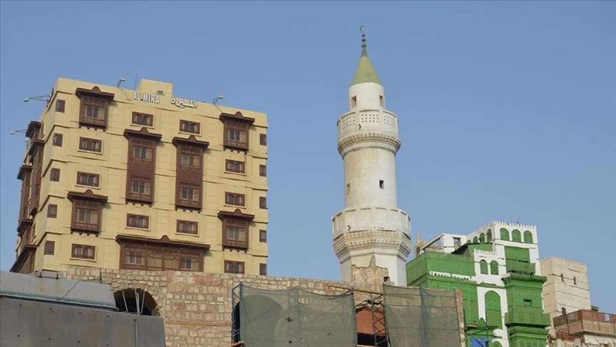 Suudi Arabistan'da geçen ay alınan cami hoparlörlerine yönelik kısıtlama kararına tepkiler sürü