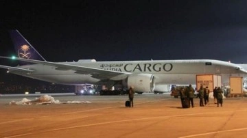 Suudi Arabistan'ın 12. deprem yardım uçağı Türkiye'ye ulaştı