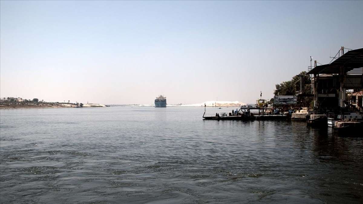 Süveyş Kanalı'nda yaşanan kaza deniz trafiğini durdurdu
