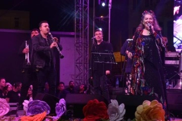 Suzan Kardeş Keşan&rsquo;da sahne aldı