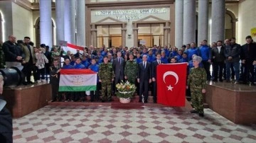 Tacikistan arama kurtarma ekibi ülkesinde törenle karşılandı