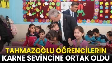 Tahmazoğlu &ouml;ğrencilerin karne sevincine ortak oldu