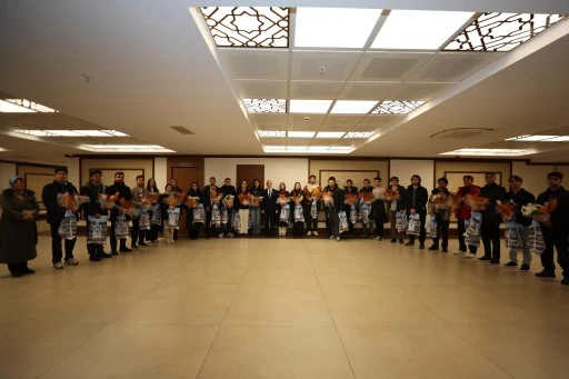 Tahmazoğlu, YKS'de ilk bine giren gen&ccedil;lerle buluştu