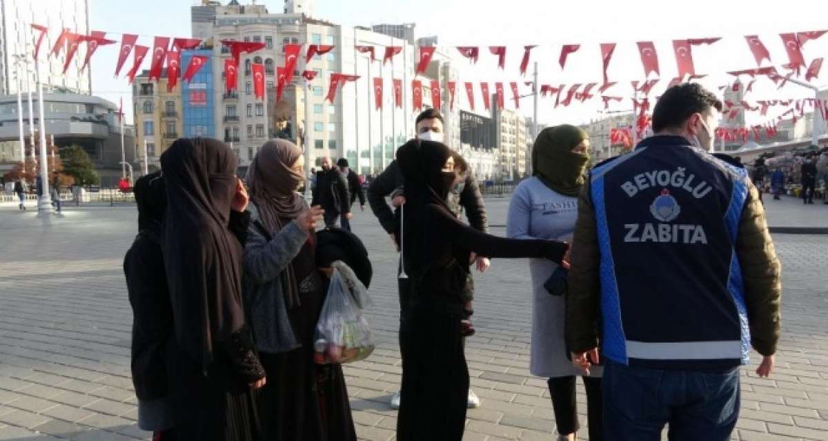 Taksim Meydanı'nda sokağa çıkma kısıtlamasına aldırmadan dilencilik