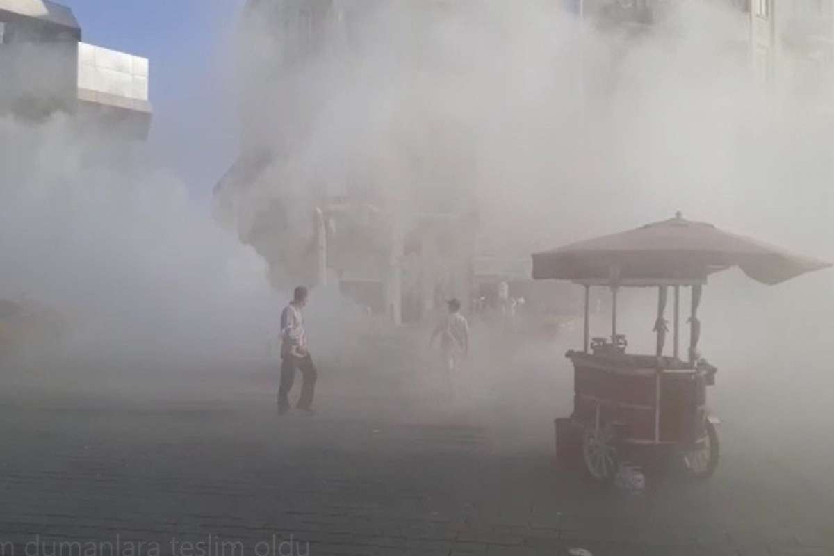 Taksim'de taksiden çıkan dumanlar tüm meydanı sardı