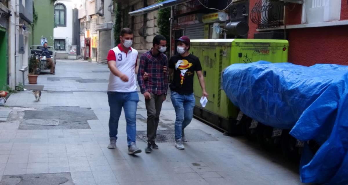 Taksim'de turistin telefonunu çalan hırsız yakalandı