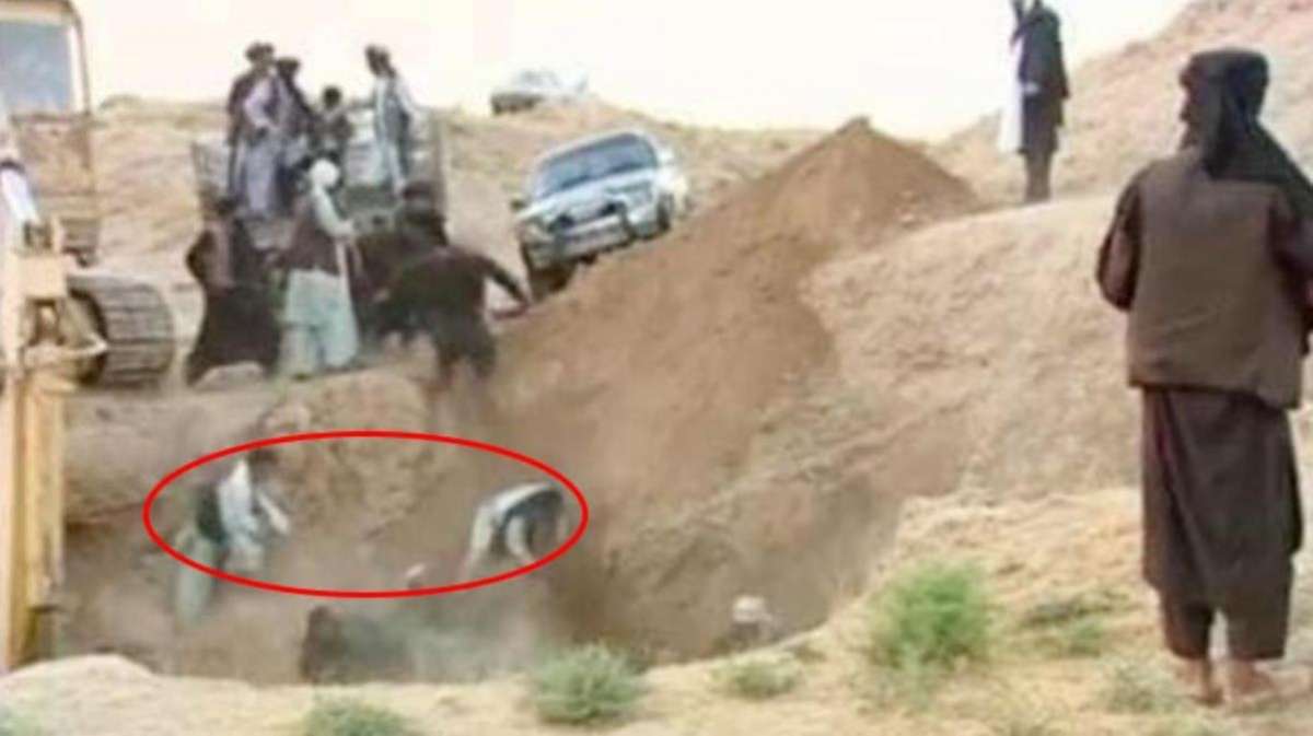 Taliban'dan toplu infaz! Kurşuna dizdikleri Afganları çukura attılar