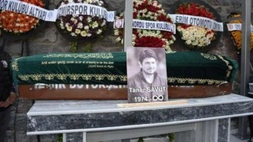 Taner Savut'a veda! Annesinin s&ouml;zleri y&uuml;rekleri dağladı