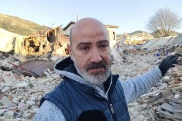 Tarihi evine &ccedil;atılardan ulaştı, yıkımı g&ouml;r&uuml;nce g&ouml;zyaşlarını tutamadı