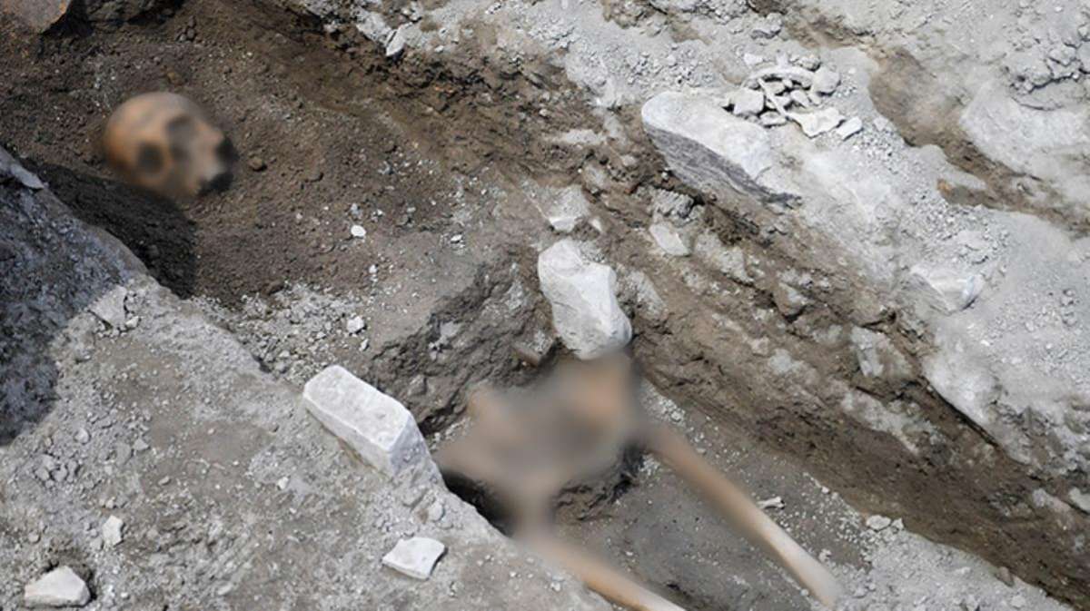 Tarihi Kadıkalesi kazılarında 13'üncü yüzyıldan kalma insan iskeletleri bulundu