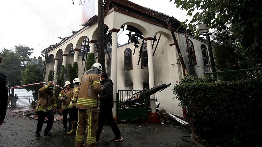 Tarihi Vaniköy Camisi’ndeki yangına ilişkin soruşturma başlatıldı