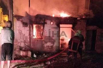 Tarsus'ta yangın çıkan ev kullanılmaz hale geldi