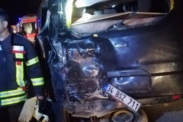 Tarsus'ta yolcu otobüsü minibüse çarptı: 8 yaralı