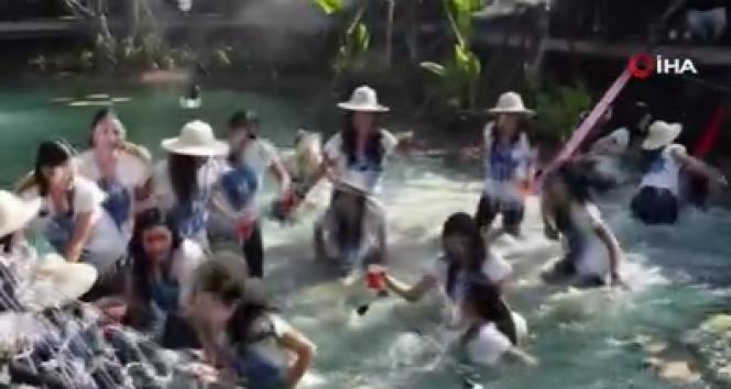 Tayland'da güzellik yarışması adaylarının çıktığı köprü çöktü