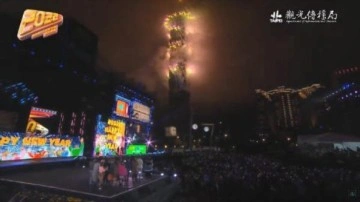Tayvan'da yeni yıl, Taipei 101 gökdelenindeki havai fişek şovuyla başladı