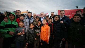 TBMM Başkanı Şentop, Kahramanmaraş'ta depremzedelerle çadır kentte iftar yaptı