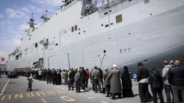 TCG Anadolu gemisine ziyaret&ccedil;i akını s&uuml;r&uuml;yor