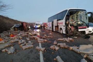 Tekirdağ'da kamyon ile otobüs çarpıştı: 1 ölü, 2 yaralı