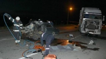 Tekirdağ&rsquo;da kamyon ile otomobil çarpıştı: 1 ölü, 1 yaralı