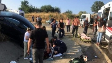 Tekirdağ'da otomobil ile hafif ticari araç çarpıştı: 7 yaralı