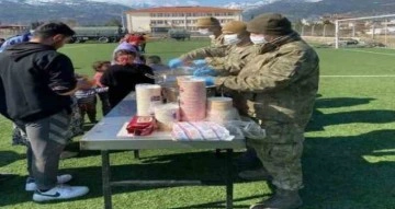 Tekirdağ’daki askeri birlikler deprem bölgesinde hizmet veriyor