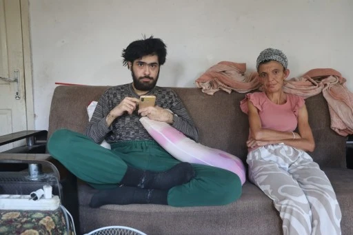 Telefon bağımlısı genç: 3 yıldır evden dışarı ne tek bir adım attı ne de beslenmek dışında bir şey yaptı