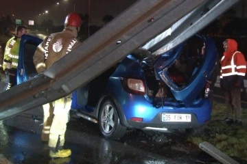 TEM Otoyolu'nda otomobil bariyere girdi: 1 &ouml;l&uuml;