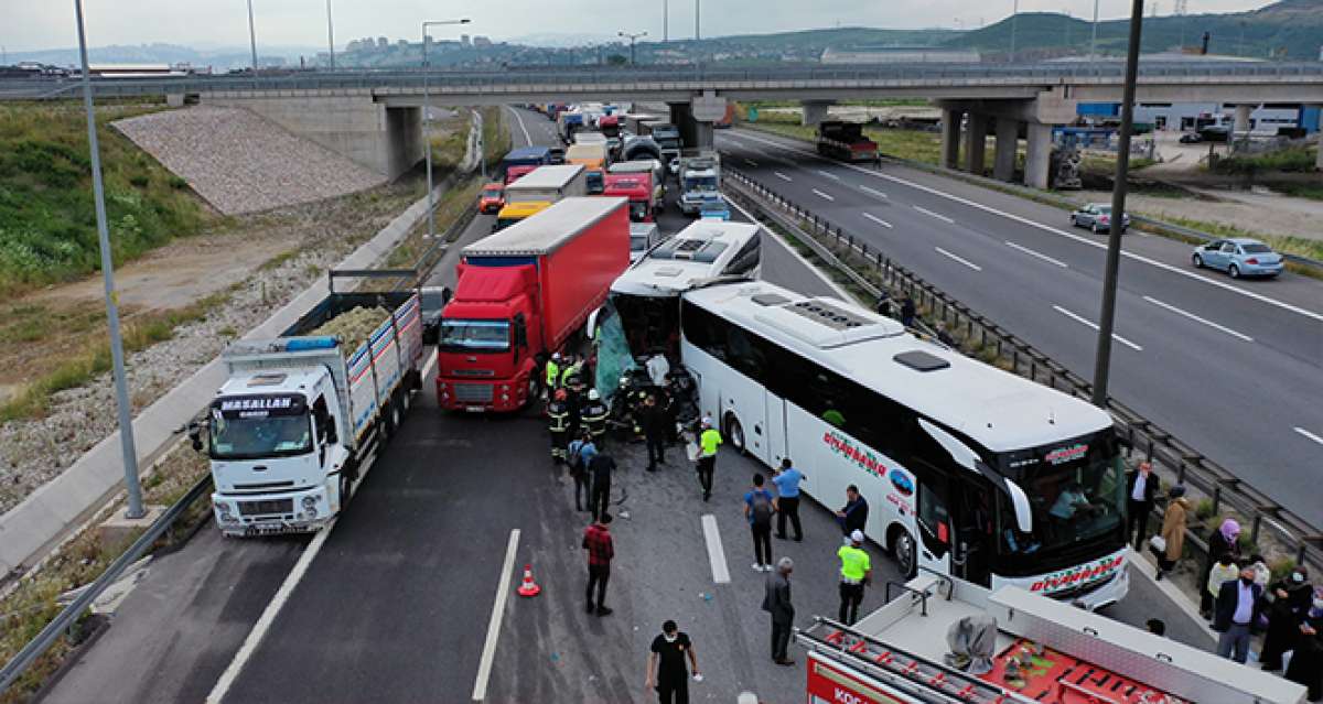TEM'de iki yolcu otobüsü birbirine girdi: 8 yaralı