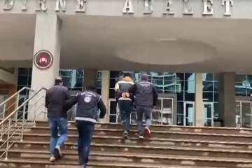 Ter&ouml;r &ouml;rg&uuml;tlerini yurt dışına ka&ccedil;ırma girişiminde bulunan 2 zanlı tutuklandı
