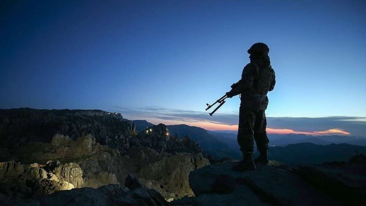Terör örgütü PKK üyesi 3 terörist ikna yoluyla teslim oldu