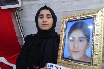 Terör örgütü PKK'nın dağa kaçırdığı ablası için annesiyle nöbette