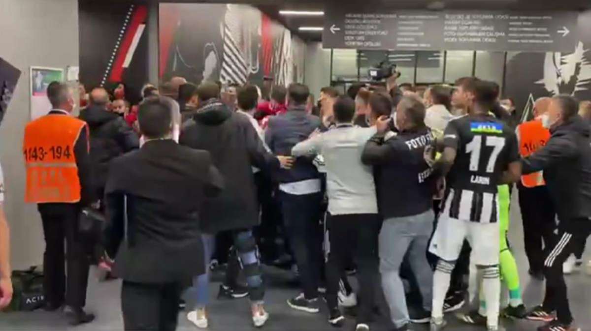 TFF ceza yağdıracak! Beşiktaş stadında koridorları inleten kavganın net görüntüleri ortaya çıktı