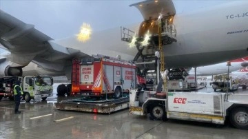 THY İstanbul'dan Adana'ya itfaiye araçlarını uçakla taşıdı