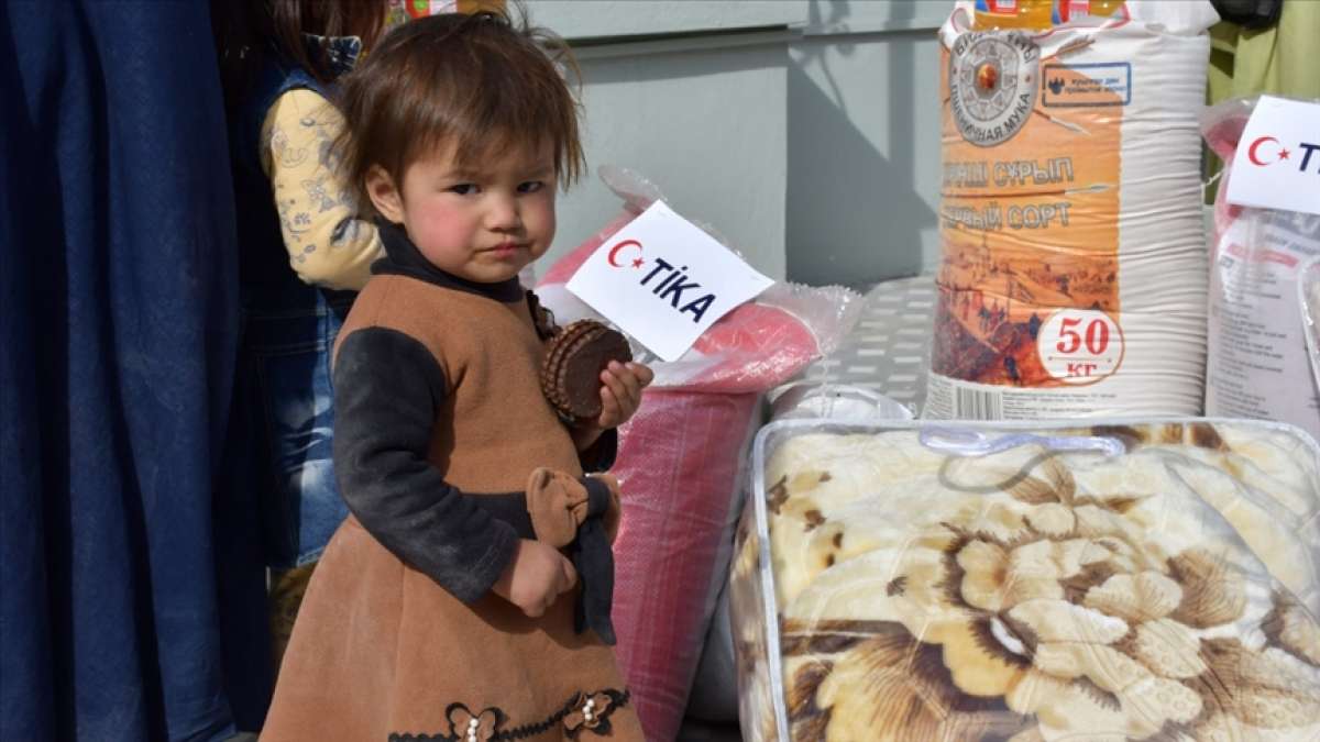 TİKA, Afganistan'daki savaş mağduru Türkmen ailelere gıda ve battaniye yardımı yaptı