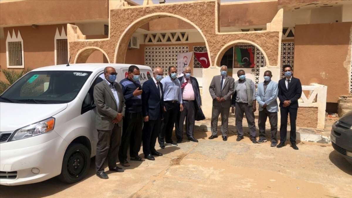TİKA Libya'nın tarihi Gadamis kentine ilaç nakil aracı hibe etti