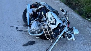 Tır ile motosiklet çarpıştı: 2 yaralı