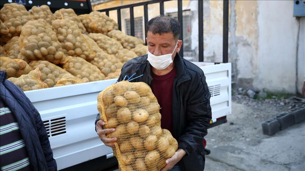 TMO'nun çiftçiden aldığı patateslerin Adana'da ihtiyaç sahiplerine dağıtımına başlandı