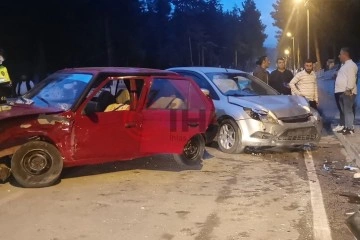 Tokat'ta iki otomobil çarpıştı: 5 yaralı
