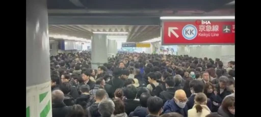 Tokyo'da tren hatlarında elektrik kesintisi