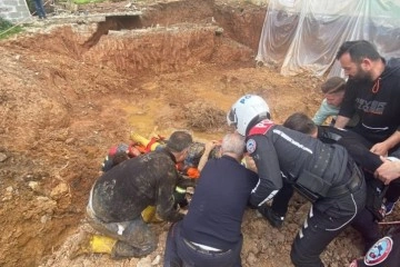 Toprağın altında kalan iş&ccedil;i i&ccedil;in zamanla yarış