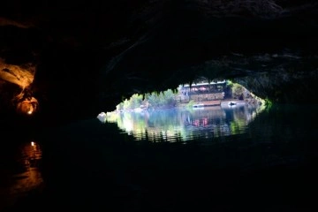 Torosların koynundaki güzellik Altınbeşik Mağarası