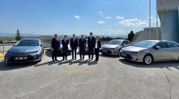 Toyota Türkiye, Sakarya Valiliğine 5 hibrit araç hibe etti