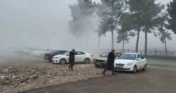 Toz bulutu nedeniyle araçlar durdu, yayalar kaçtı
